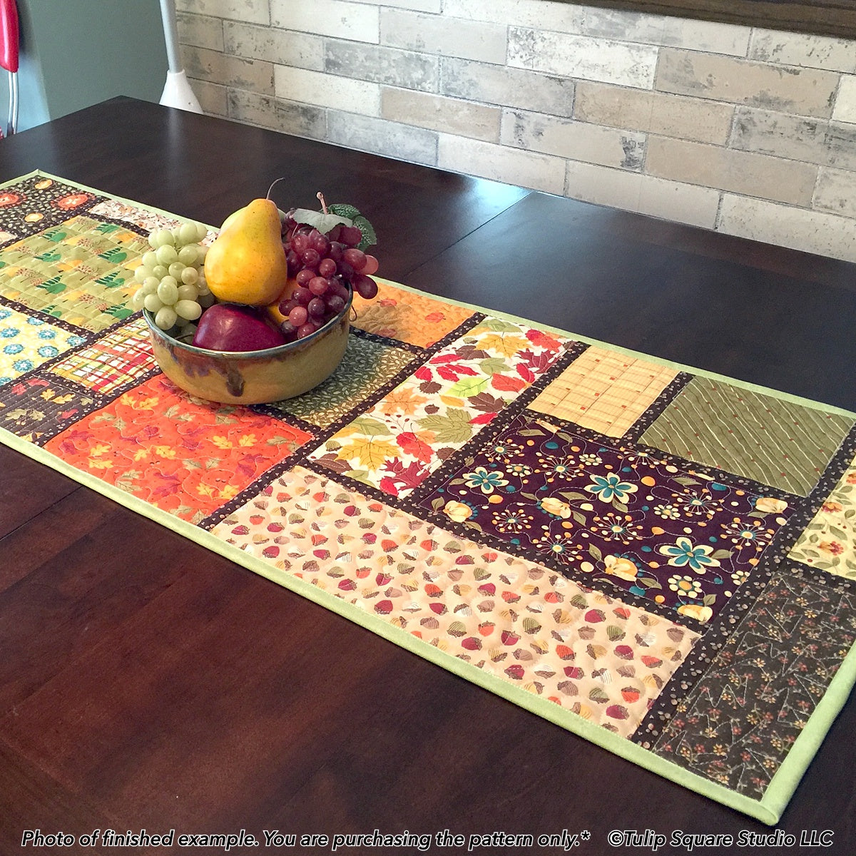 545 RANDOM WINDOWS TABLE RUNNER DIGITAL PATTERN PDF