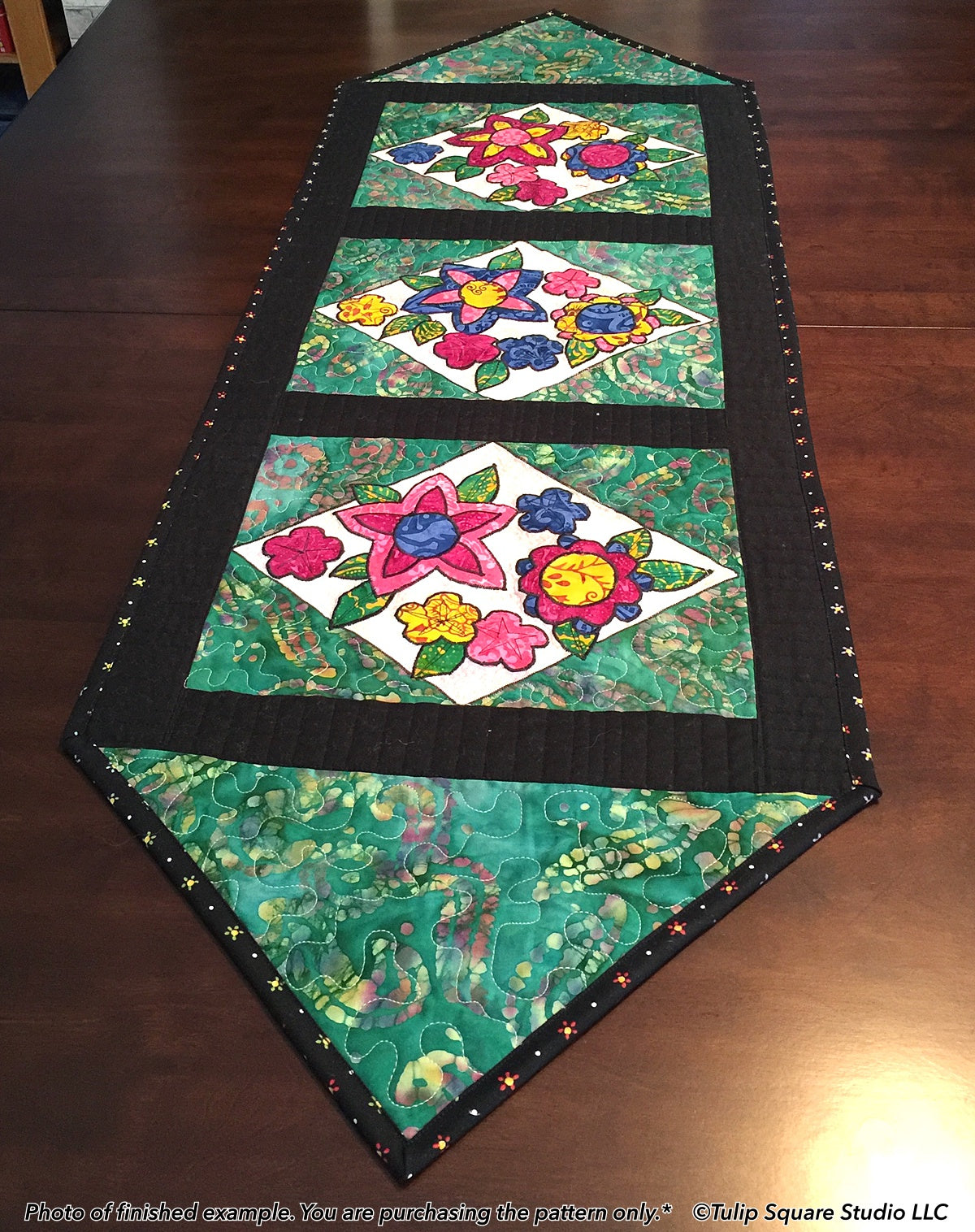 546 APPLIQUÉ BOUQUET TABLE RUNNER DIGITAL PATTERN PDF