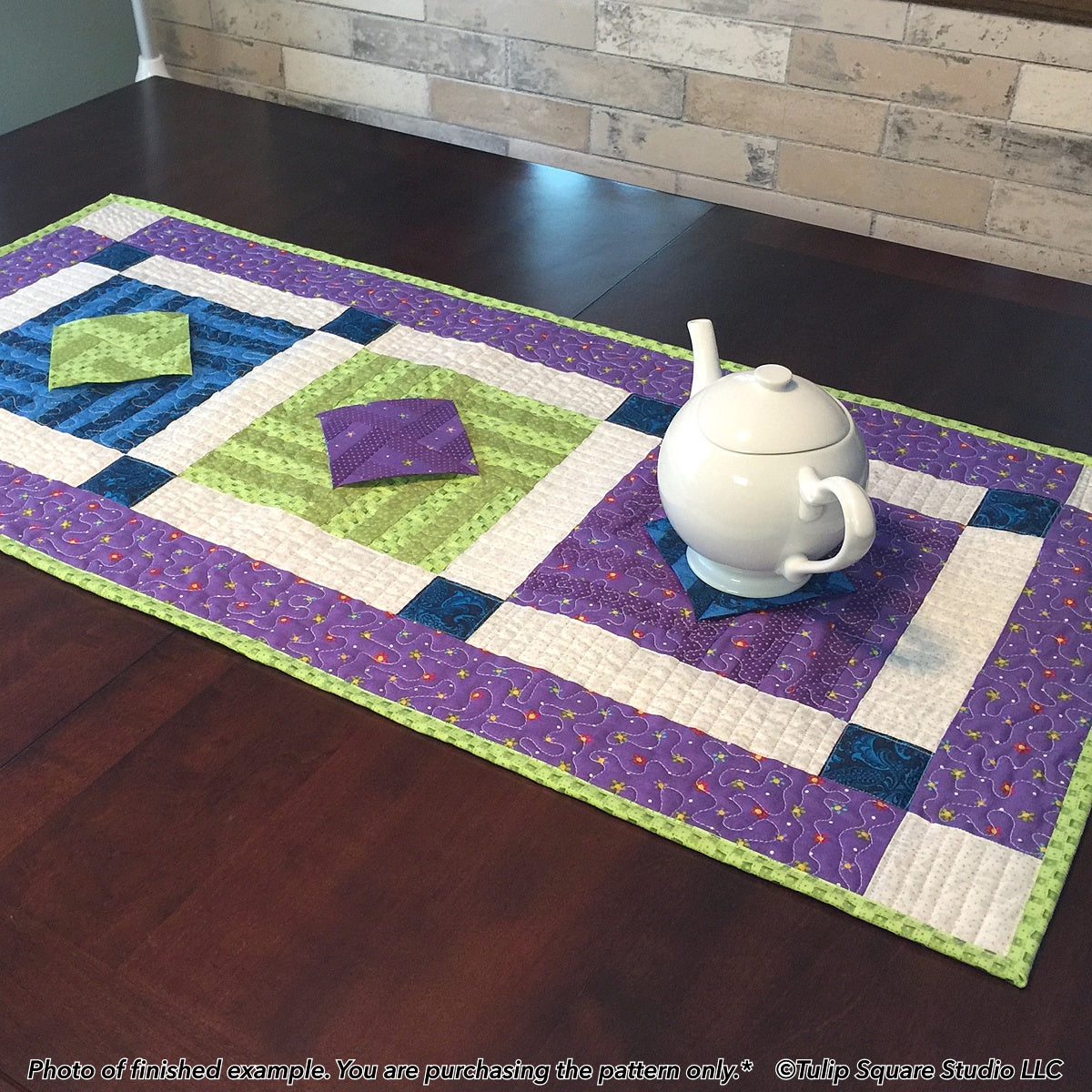 551 FLOATING DIAMONDS TABLE RUNNER DIGITAL PATTERN PDF