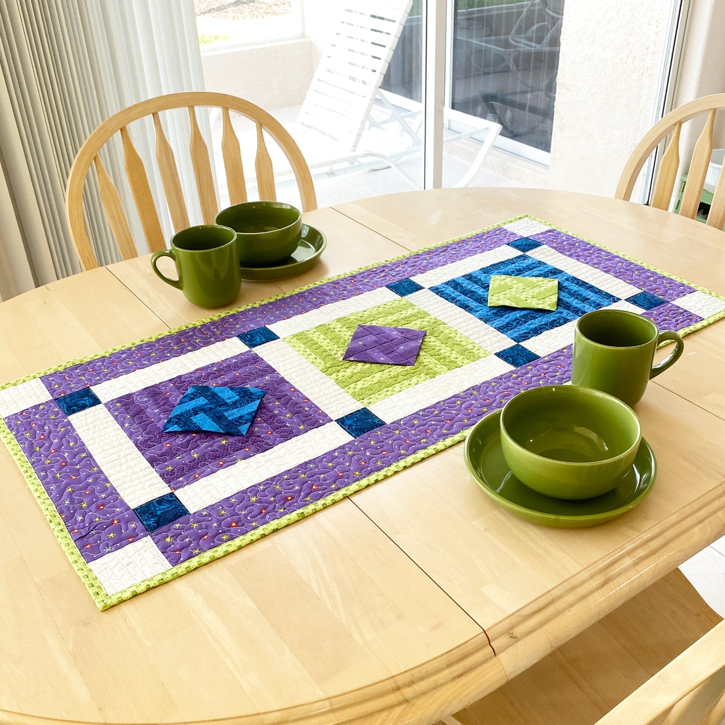 551 FLOATING DIAMONDS TABLE RUNNER DIGITAL PATTERN PDF