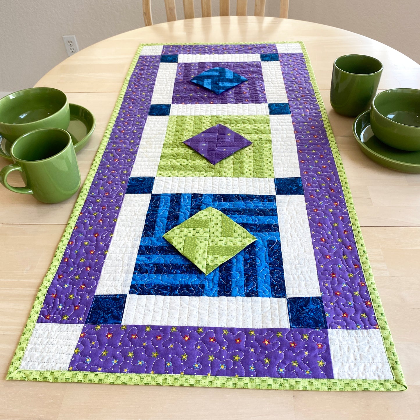 551 FLOATING DIAMONDS TABLE RUNNER DIGITAL PATTERN PDF