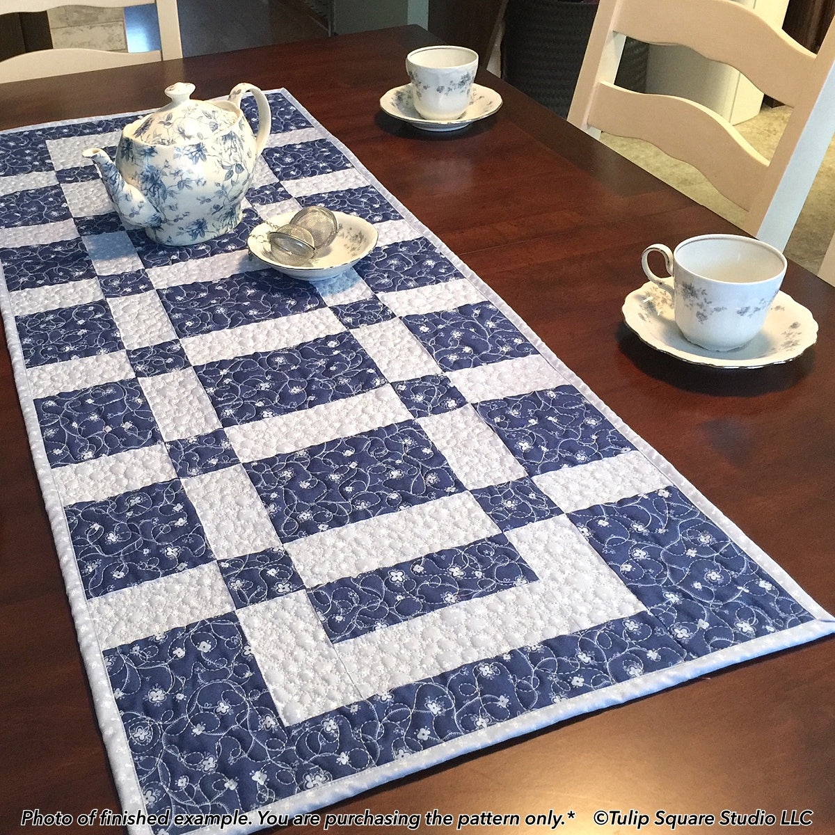 552 SIDEWALKS & SQUARES TABLE RUNNER DIGITAL PATTERN PDF
