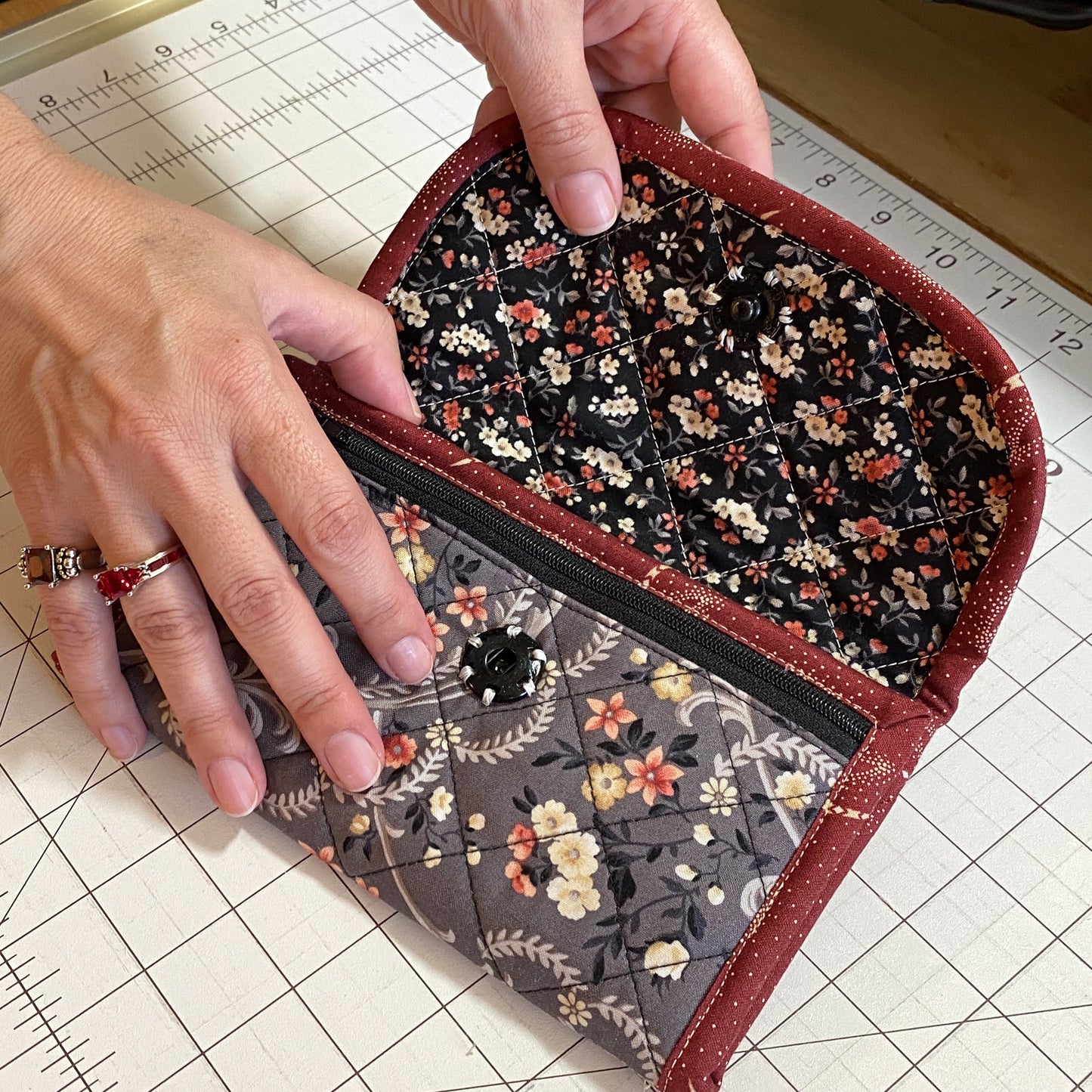 562 QUILTED CLUTCH STYLE WALLET DIGITAL PATTERN PDF