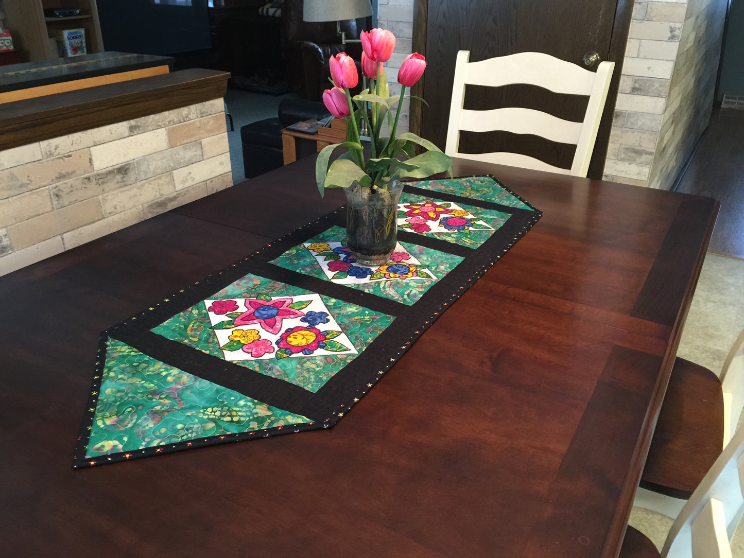 546 APPLIQUÉ BOUQUET TABLE RUNNER DIGITAL PATTERN PDF