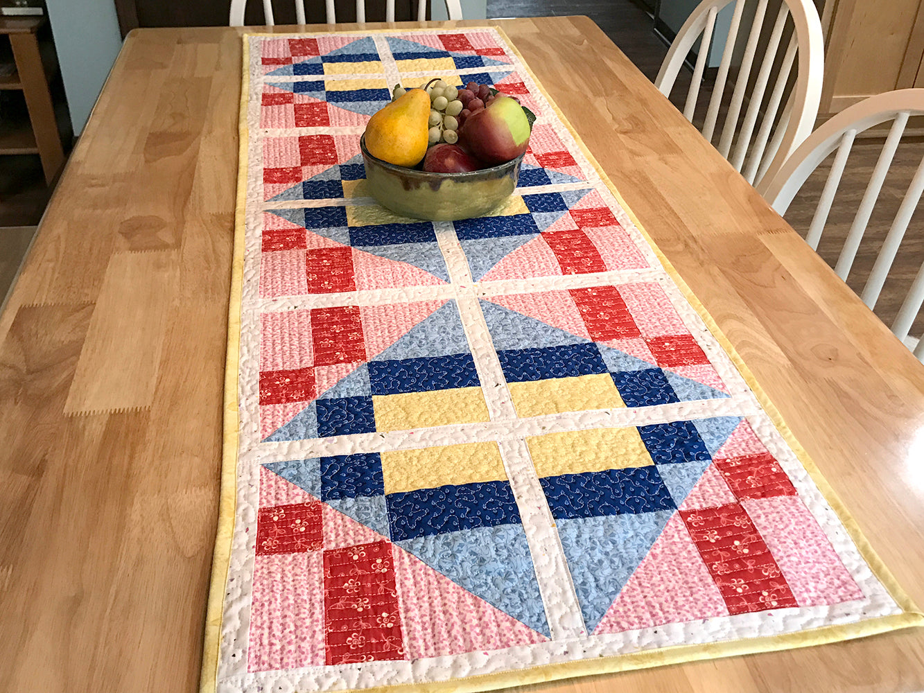 565 RETRO DINER TABLE RUNNER DIGITAL PATTERN PDF