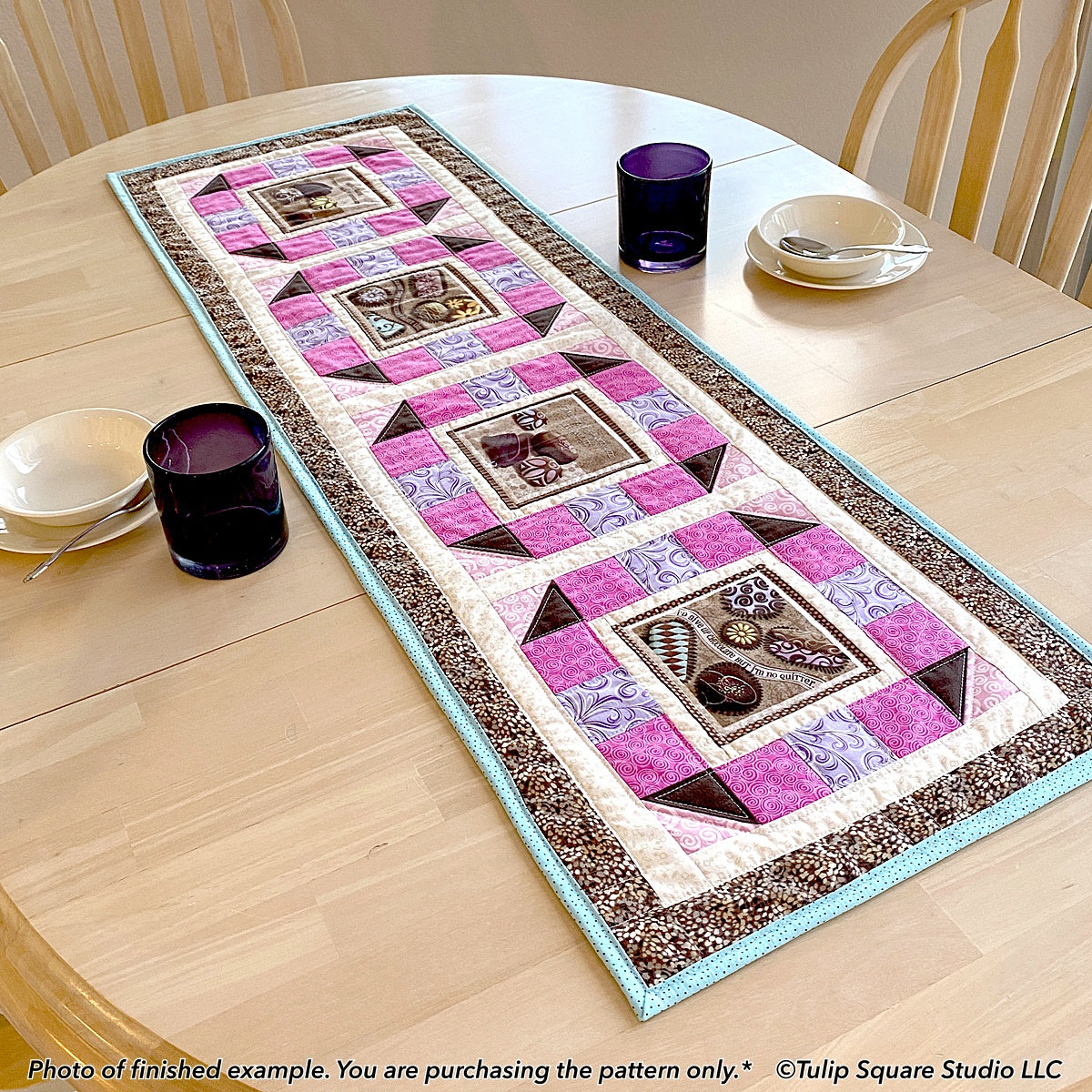 584 FANCY WINDOWS TABLE RUNNER DIGITAL PATTERN PDF