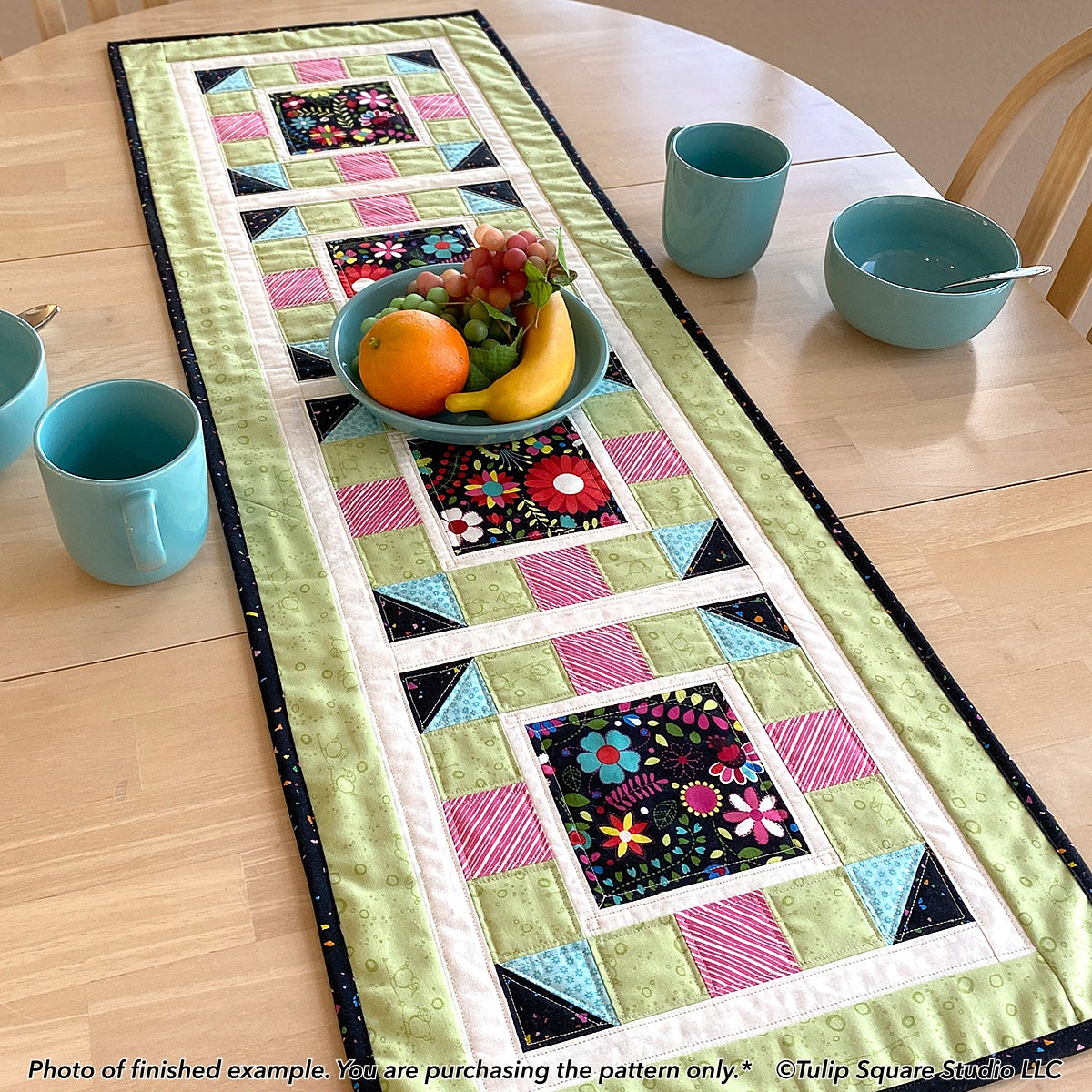 584 FANCY WINDOWS TABLE RUNNER DIGITAL PATTERN PDF